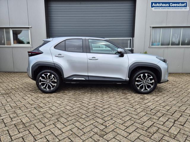 Toyota Yaris Cross 1.5VVT-iE 130PS Automatik Teamplayer Klimaautomatik Sitzheizung Lenkradheizung PDC v+h R&uuml;ckf.Kamera 17-LM abged.Scheiben 2xKeyless DAB+ Bluetooth Touchscreen Apple CarPlay Android Auto 