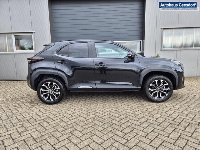 Toyota Yaris Cross 1.5VVT-iE 130PS Automatik Teamplayer Klimaautomatik Sitzheizung Lenkradheizung PDC v+h Rückf.Kamera 17-LM abged.Scheiben 2xKeyless DAB+ Bluetooth Touchscreen Apple CarPlay Android Auto 