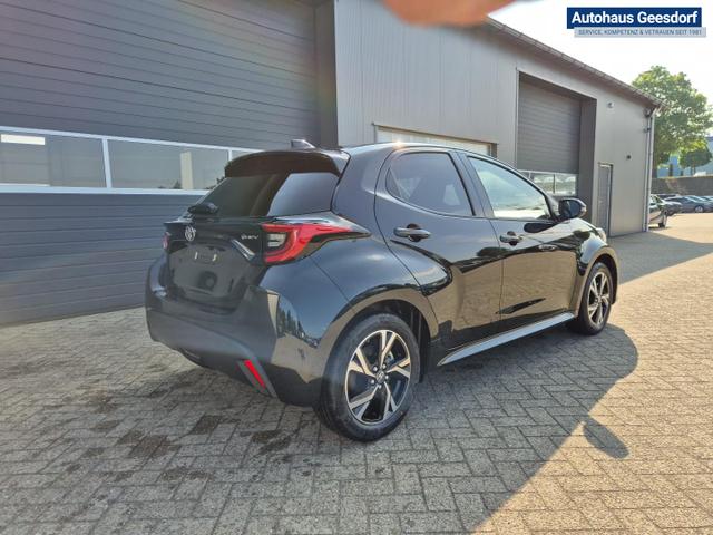 Toyota Yaris 1.5VVT-iE 116PS Automatik Teamplayer Klimaautomatik Sitzheizung Lenkradheizung Rückf.Kamera 16-LM abged.Scheiben 2xKeyless DAB+ Bluetooth Touchscreen Apple CarPlay Android Auto ACC 