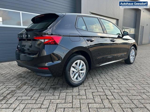 Skoda Fabia 1.0 TSI 115PS DSG Selection 5-türig 15"LM Rückf.Kamera Parksensoren Sitzheizung Multifunktionslenkrad Klima Skoda-Radio Bluetooth Touchscreen Tempomat Nebelsch. Apple CarPlay + Android Auto 