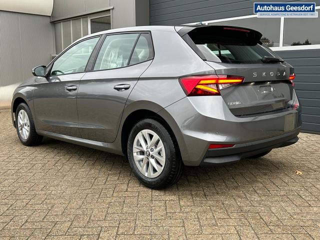 Skoda Fabia 1.0 TSI 115PS DSG Selection 5-türig 15"LM Rückf.Kamera Parksensoren Sitzheizung Multifunktionslenkrad Klima Skoda-Radio Bluetooth Touchscreen Tempomat Nebelsch. Apple CarPlay + Android Auto 