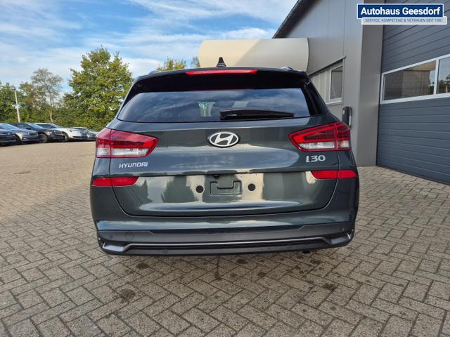 Hyundai i30 Kombi 1.5 T-GDI 95PS Sitzheizung Lenkradheizung Klimaautomatik Tempomat Navi Apple CarPlay + Android Auto PDC v+h Rückf.Kamera 17-LM 