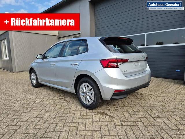 Skoda Fabia 1.0 TSI 115PS DSG Selection 5-türig 15"LM Rückf.Kamera Parksensoren Sitzheizung Multifunktionslenkrad Klima Skoda-Radio Bluetooth Touchscreen Tempomat Nebelsch. Apple CarPlay + Android Auto 