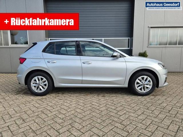 Skoda Fabia 1.0 TSI 115PS DSG Selection 5-türig 15"LM Rückf.Kamera Parksensoren Sitzheizung Multifunktionslenkrad Klima Skoda-Radio Bluetooth Touchscreen Tempomat Nebelsch. Apple CarPlay + Android Auto 