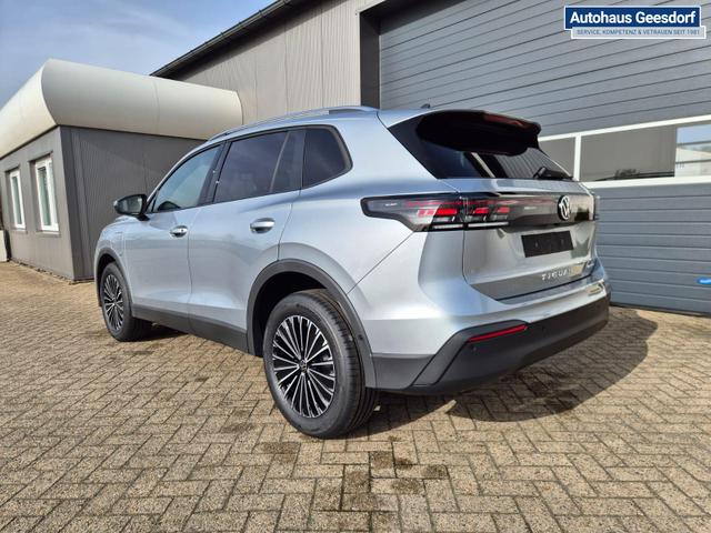 Volkswagen Tiguan Life 1,5 l eHybrid OPF 204PS DSG Design Paket "Dark" LED-Plus-Scheinw. elektr. Heckklappe Sitzheizung v+h Lenkradheizung Frontscheibe beheizb. R&uuml;ckf.Kamera Klimaautomatik VW-Radio Bluetooth wireless Apple CarPlay + Android Auto PDC ACC 2xKeyl 