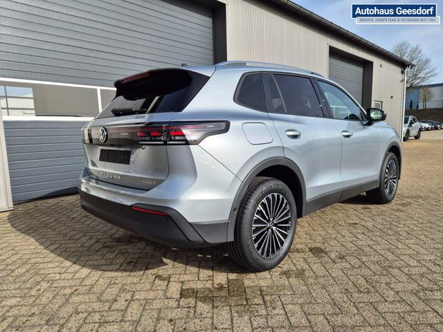 Volkswagen Tiguan Life 1,5 l eHybrid OPF 204PS DSG Design Paket "Dark" LED-Plus-Scheinw. elektr. Heckklappe Sitzheizung v+h Lenkradheizung Frontscheibe beheizb. R&uuml;ckf.Kamera Klimaautomatik VW-Radio Bluetooth wireless Apple CarPlay + Android Auto PDC ACC 2xKeyl 