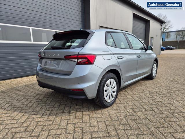 Skoda Fabia 1.0 TSI 95PS Selection 5-t&uuml;rig R&uuml;ckf.Kamera Parksensoren Sitzheizung Multifunktionslenkrad Klima Skoda-Radio Bluetooth Touchscreen Tempomat Nebelsch. Apple CarPlay + Android Auto 