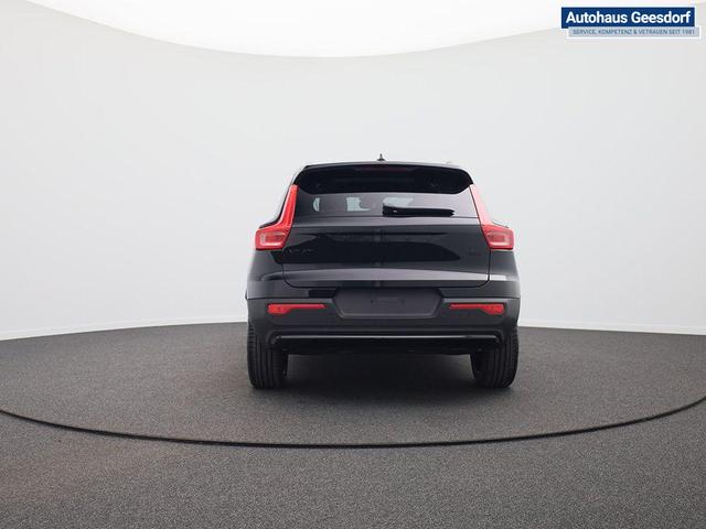 Volvo XC40 2.0 Black Edition Plus B4 Mild-Hybrid 197PS Automatik elektr. PanoDach R&uuml;ckf.Kamera PDC v+h ACC el.Heckklappe Harma/Kadon-Sound Klimaautomatik Sitzheizung Lenkradheizung Apple CarPlay Android Auto 20-LM 