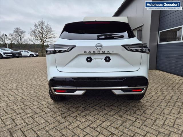 Nissan Qashqai 1.3 DIG-T MHEV 158 PS X-Tronic Tekna Premium Paket 20"LM Teil-Leder PanoGlasdach Klimaautomatik Sitzheizung Lenkradheizung Navi Head-Up Display elektr. Heckklappe ACC PDC v+h 360&deg;Kamera DAB Bluetooth Touchscreen Apple CarPlay Android Auto 