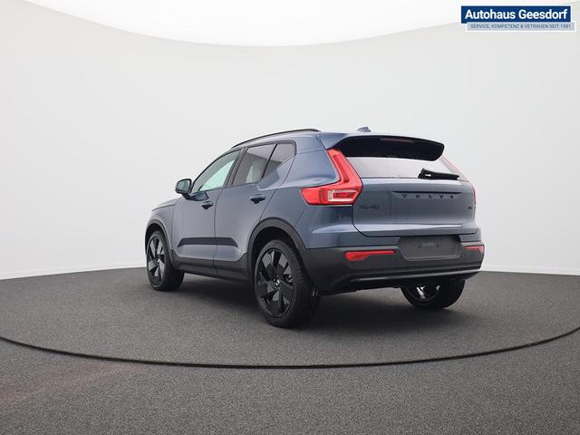 Volvo XC40 2.0 Black Edition Plus B4 Mild-Hybrid 197PS Automatik elektr. PanoDach R&uuml;ckf.Kamera PDC v+h ACC el.Heckklappe Harman/Kardon-Sound Klimaautomatik Sitzheizung Lenkradheizung Apple CarPlay Android Auto 20-LM 