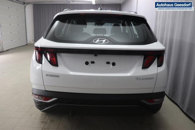 Hyundai Tucson 1.6 T-GDI 6MT 2WD Family MY23 110kW Polar White Sitzpolsterung in Stoff Schwarz