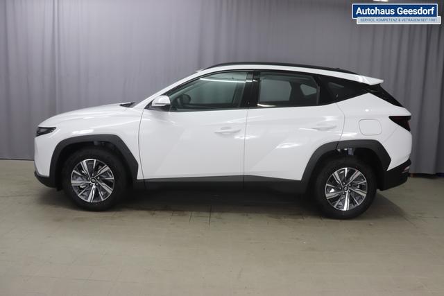 Hyundai Tucson 1.6 T-GDI 6MT 2WD Family MY23 110kW Polar White Sitzpolsterung in Stoff Schwarz