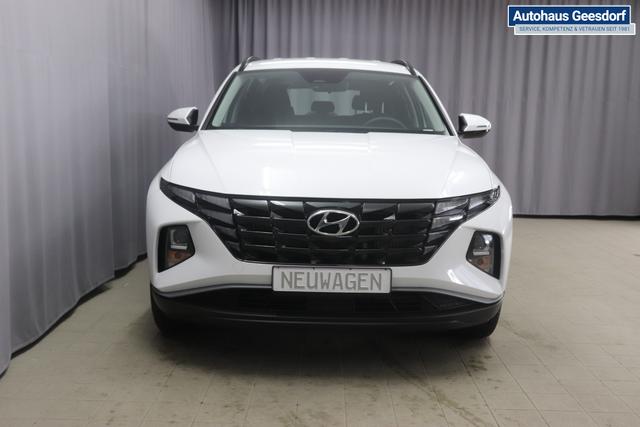 Hyundai Tucson 1.6 T-GDI 6MT 2WD Family MY23 110kW Polar White Sitzpolsterung in Stoff Schwarz