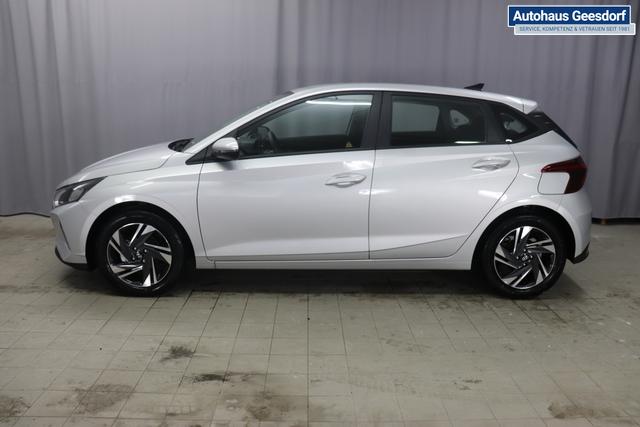 Hyundai i20 1.2 62kW FamilySleek Silver Metallic Stoff Schwarz