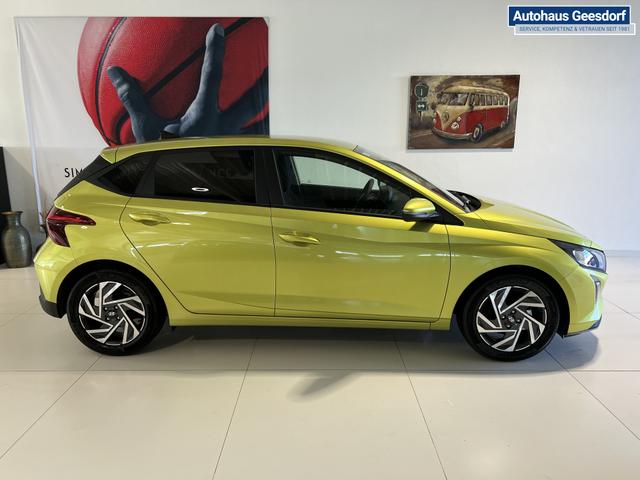 Hyundai i20 1,2 Family Lucid Lime metallic