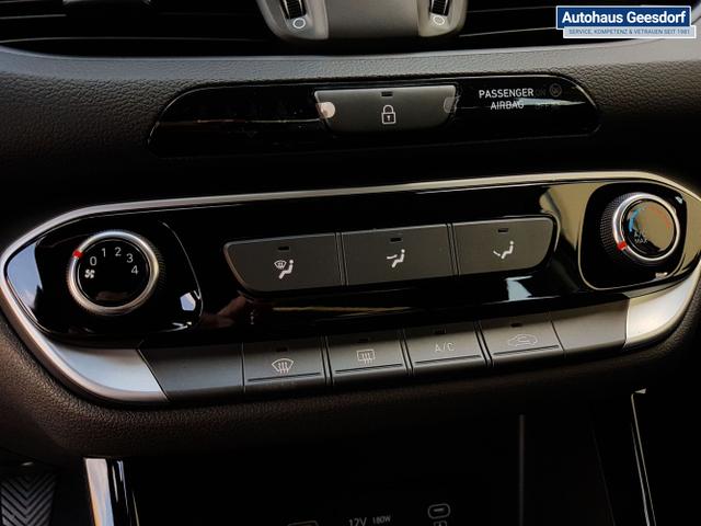 Hyundai / i30 Kombi / Weiß / Smart / / 