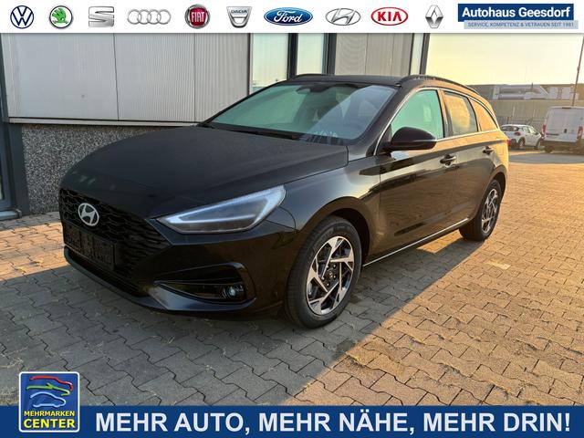 Bestellfahrzeug, konfigurierbar Hyundai i30 Kombi - Comfort 1.5i CVVT 96PS, 5 Jahre Garantie, NAVIGATIONSSYSTEM 10,25", Bi-LED-Scheinwerfer, Parksensoren vorn/hinten, Rückfahrkamera, Klimaanlage, Tempomat, Lederlenkrad, Nebelscheinwerfer, ZV mit Fernbedienung, Alarmanlage