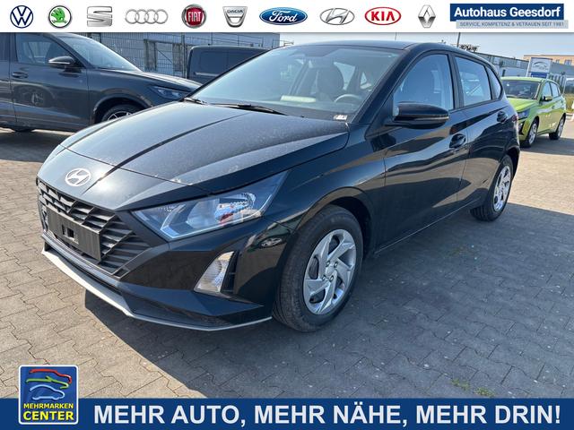 Lagerfahrzeug Hyundai i20 - Comfort 1.2i 79PS, SCHWARZ-Metallic, 5 Jahre Garantie, NAVIGATION 10,25", Klima, Parksensoren hinten, Rückfahrkamera, Alarm, Lederlenkrad, Tempomat, Armlehne vorne, Reserverad, 4x elektr. Fensterheber, Fernlicht-Assistent