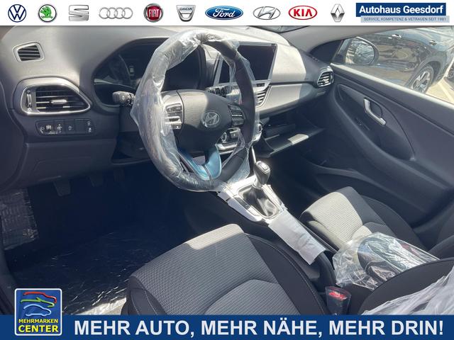Lagerfahrzeug Hyundai i30 Kombi - 1.5i Family, Navi, LED, Kamera, sofort