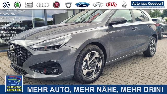 Gebrauchtfahrzeug Hyundai i30 - Family HB Family Navi LED Shzg Lhzg PDC Cam 16Zoll 