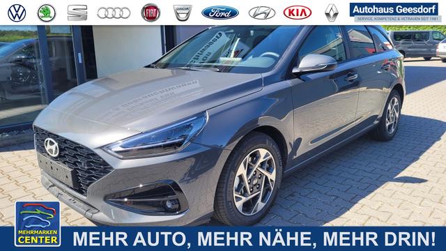 Gebrauchtfahrzeug Hyundai i30 Kombi - Family SW Family Navi LED Shzg Lhzg PDC Cam 16Zoll 