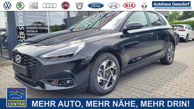 Gebrauchtfahrzeug Hyundai i30 - Family HB Family Navi LED Shzg Lhzg PDC Cam 16Zoll 