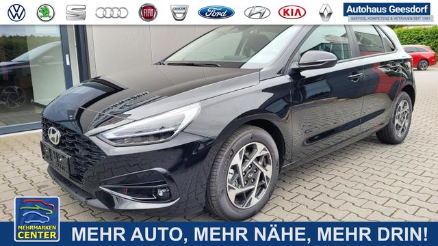 Gebrauchtfahrzeug Hyundai i30 - Familiy HB Family LED Navi Shzg Lhzg PDC Cam 16Zoll 