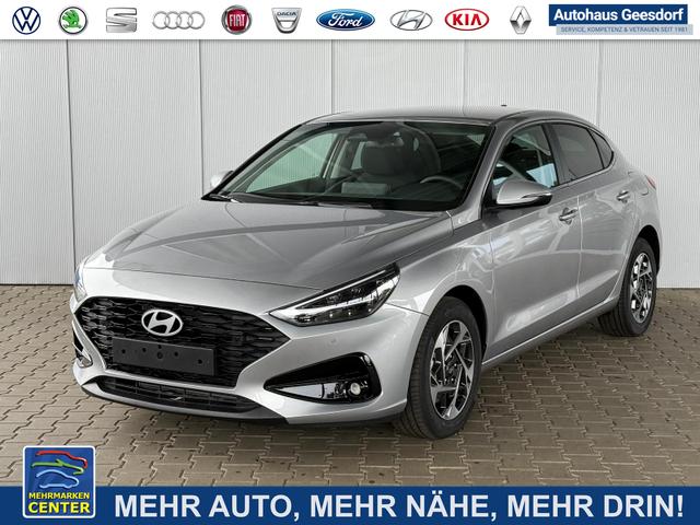 Gebrauchtfahrzeug Hyundai i30 Fastback - 1,5 T-GDi MHEV Life / Navi PDC V.&H.m.Kamera LED m.Kurvenl./ Sitz & Lenkr.Heiz./ Klimaautom./ Alu16 "Frei Haus geliefert, ab der 2. Bestellung"