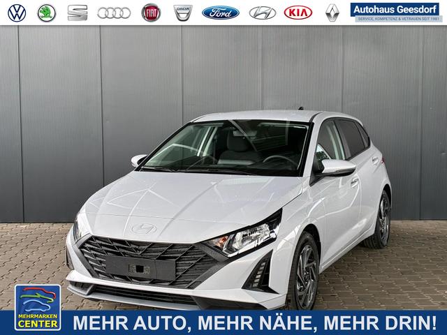 Lagerfahrzeug Hyundai i20 - Pure 1.2 MPI / Navi PDC Hinten   Kamera Abgedunkelte Scheiben Tempomat Alu 16"