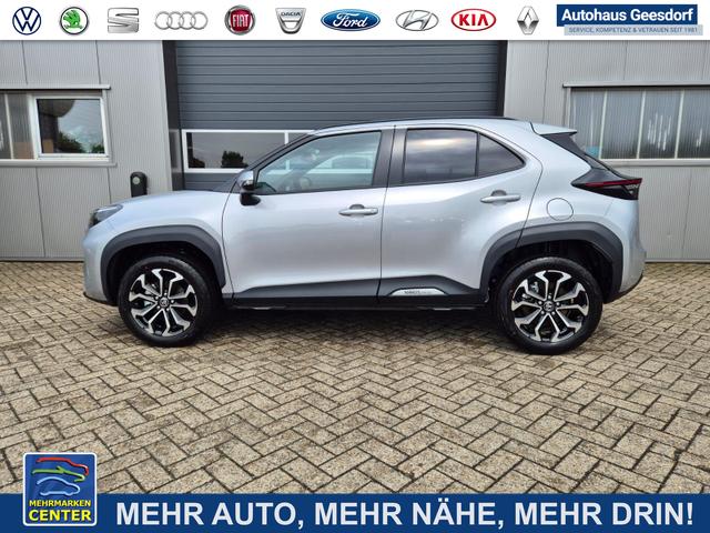 Lagerfahrzeug Toyota Yaris Cross - 1.5VVT-iE 130PS Automatik Teamplayer Klimaautomatik Sitzheizung Lenkradheizung PDC v h R&uuml;ckf.Kamera 17-LM abged.Scheiben 2xKeyless DAB  Bluetooth Touchscreen Apple CarPlay Android Auto