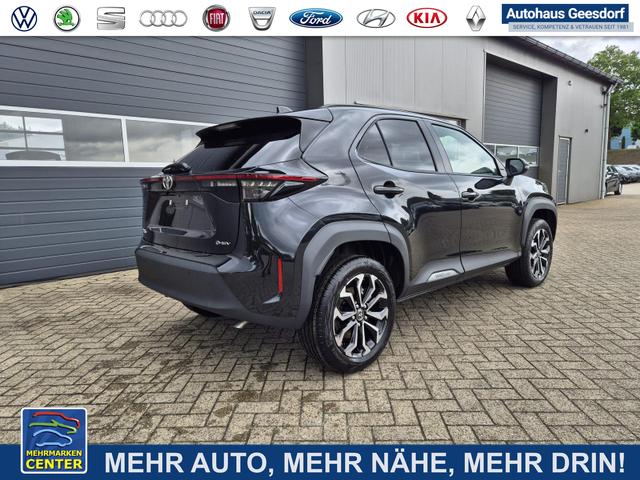 Lagerfahrzeug Toyota Yaris Cross - 1.5VVT-iE 130PS Automatik Teamplayer Klimaautomatik Sitzheizung Lenkradheizung PDC v h Rückf.Kamera 17-LM abged.Scheiben 2xKeyless DAB  Bluetooth Touchscreen Apple CarPlay Android Auto