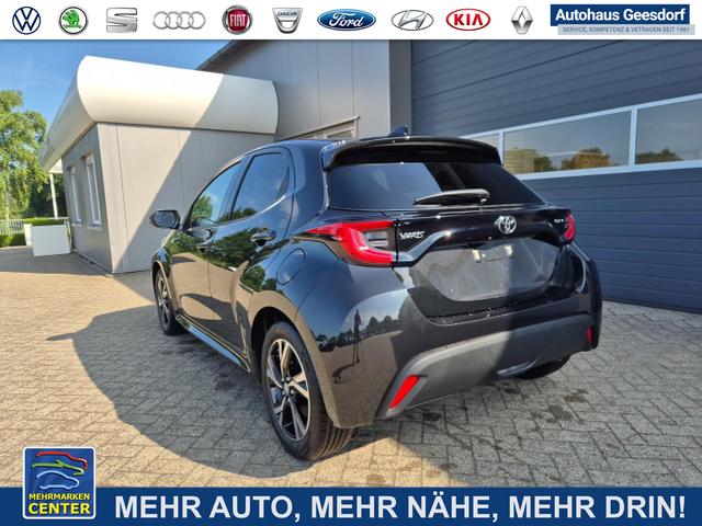 Lagerfahrzeug Toyota Yaris - 1.5VVT-iE 116PS Automatik Teamplayer Klimaautomatik Sitzheizung Lenkradheizung Rückf.Kamera 16-LM abged.Scheiben 2xKeyless DAB  Bluetooth Touchscreen Apple CarPlay Android Auto ACC