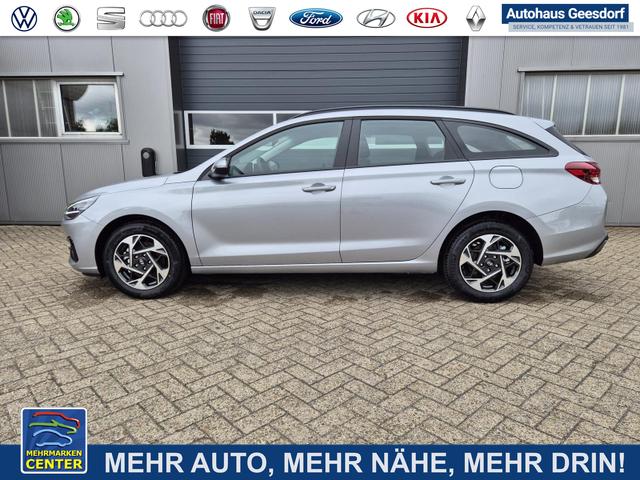 Lagerfahrzeug Hyundai i30 Kombi - 1.0 T-GDI 100PS Automatik AbstandsTempomat Toter-Winkel-Assistent Sitzheizung Lenkradheizung Klimaautomatik Navi 10,25"-Touchscreen DAB  wireless Apple CarPlay   Android Auto PDC v h Rückf.Kamera 16-LM