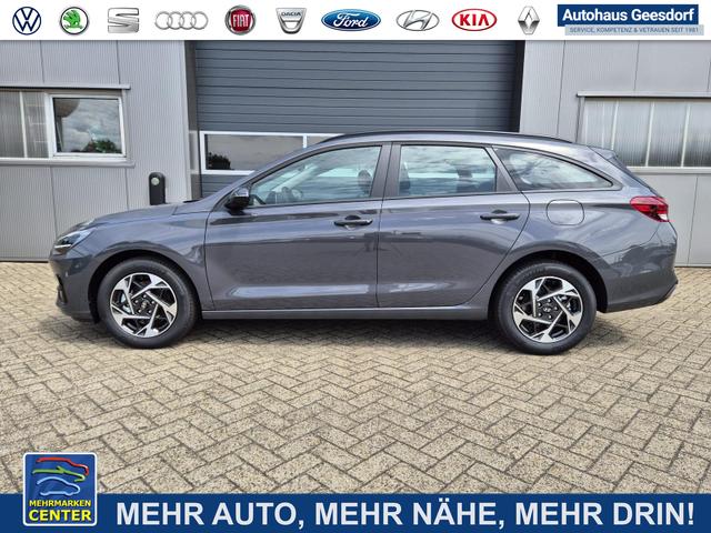 Lagerfahrzeug Hyundai i30 Kombi - 1.0 T-GDI 100PS Automatik AbstandsTempomat Toter-Winkel-Assistent Sitzheizung Lenkradheizung Klimaautomatik Navi 10,25"-Touchscreen DAB  wireless Apple CarPlay   Android Auto PDC v h Rückf.Kamera 16-LM