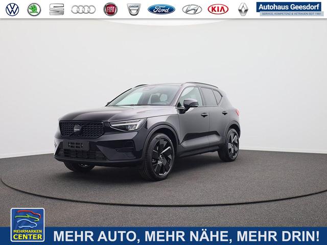 Lagerfahrzeug Volvo XC40 - 2.0 Black Edition Plus B4 Mild-Hybrid 197PS Automatik elektr. PanoDach R&uuml;ckf.Kamera PDC v h ACC el.Heckklappe Harma/Kadon-Sound Klimaautomatik Sitzheizung Lenkradheizung Apple CarPlay Android Auto 20-LM