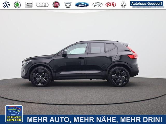 Lagerfahrzeug Volvo XC40 - 2.0 Black Edition Plus B4 Mild-Hybrid 197PS Automatik elektr. PanoDach R&uuml;ckf.Kamera PDC v h ACC el.Heckklappe Harman/Kardon-Sound Klimaautomatik Sitzheizung Lenkradheizung Apple CarPlay Android Auto 20-LM
