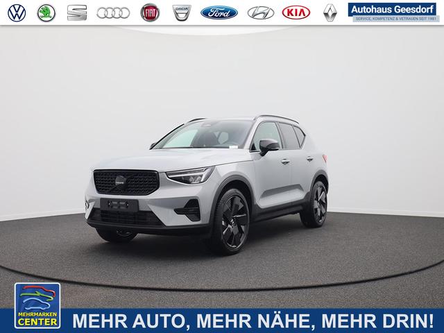 Lagerfahrzeug Volvo XC40 - 2.0 Black Edition Plus B4 Mild-Hybrid 197PS Automatik elektr. PanoDach R&uuml;ckf.Kamera PDC v h ACC el.Heckklappe Harman/Kardon-Sound Klimaautomatik Sitzheizung Lenkradheizung Apple CarPlay Android Auto 20-LM