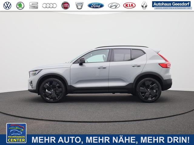 Lagerfahrzeug Volvo XC40 - 2.0 Black Edition Plus B4 Mild-Hybrid 197PS Automatik elektr. PanoDach R&uuml;ckf.Kamera PDC v h ACC el.Heckklappe Harman/Kardon-Sound Klimaautomatik Sitzheizung Lenkradheizung Apple CarPlay Android Auto 20-LM