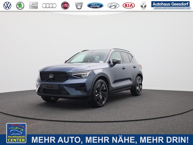 Lagerfahrzeug Volvo XC40 - 2.0 Black Edition Plus B4 Mild-Hybrid 197PS Automatik elektr. PanoDach R&uuml;ckf.Kamera PDC v h ACC el.Heckklappe Harman/Kardon-Sound Klimaautomatik Sitzheizung Lenkradheizung Apple CarPlay Android Auto 20-LM