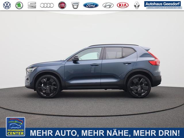 Lagerfahrzeug Volvo XC40 - 2.0 Black Edition Plus B4 Mild-Hybrid 197PS Automatik elektr. PanoDach R&uuml;ckf.Kamera PDC v h ACC el.Heckklappe Harman/Kardon-Sound Klimaautomatik Sitzheizung Lenkradheizung Apple CarPlay Android Auto 20-LM