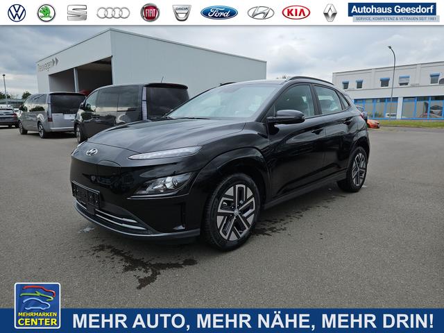 Lagerfahrzeug Hyundai KONA - Select Elektro 100 kW (136 PS) 39,2kWh Klimaautomatik, Radio mit DAB, Apple CarPlay, Android Auto, Bluetooth Freisprecheinrichtung, Rückfahrkamera, Lenkradheizung, Sitzheizung, Lichtsensor, 17" Leichtmetallfelgen, uvm.