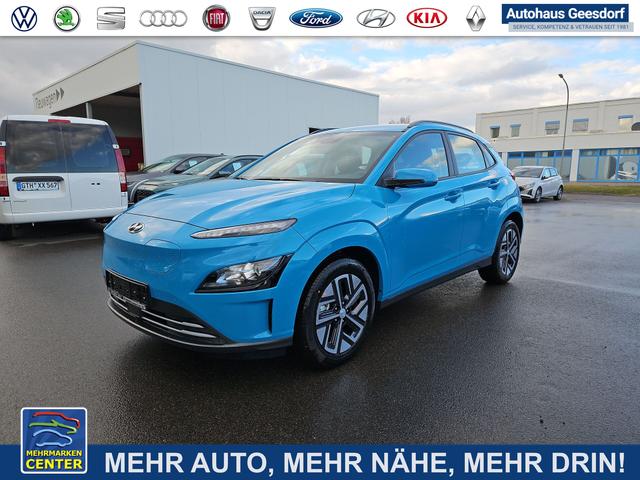 Lagerfahrzeug Hyundai KONA - Select Elektro 100 kW (136 PS) Effizienz-Paket Klimaautomatik, Radio mit DAB, Apple CarPlay, Android Auto, Bluetooth Freisprecheinrichtung, Rückfahrkamera, Lenkradheizung, Sitzheizung, Lichtsensor, 17" Leichtmetallfelgen, uvm.