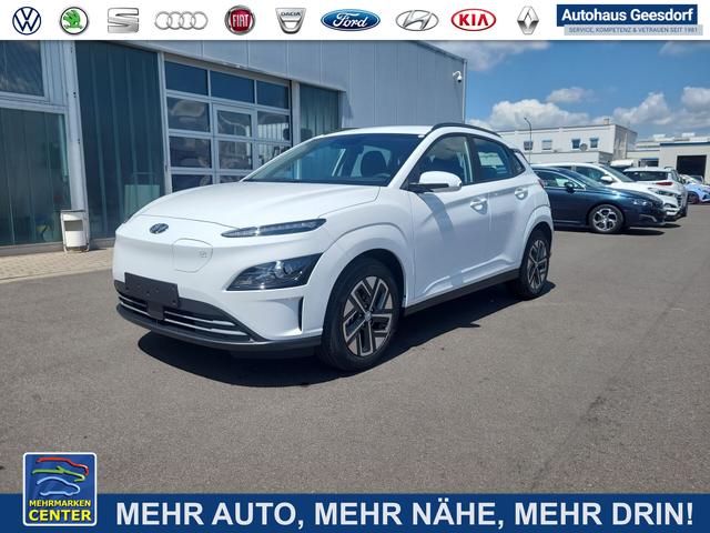 Lagerfahrzeug Hyundai KONA - Select Elektro 150 kW (204 PS) Effizienz-Paket Klimaautomatik, Radio mit DAB, Apple CarPlay, Android Auto, Bluetooth Freisprecheinrichtung, Rückfahrkamera, Lenkradheizung, Sitzheizung, Lichtsensor, 17" Leichtmetallfelgen, uvm.