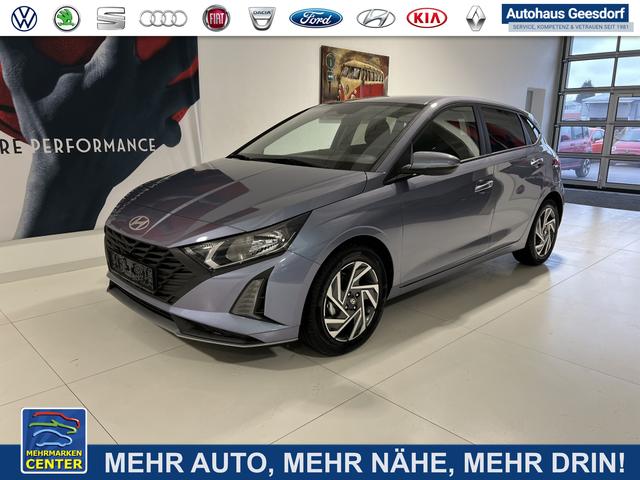 Lagerfahrzeug Hyundai i20 - Family 1.2i 58 kW (79 PS) Navigationssystem, Klimaautomatik, Sitzheizung, Lenkradheizung, Radio mit DAB, Apple CarPlay & Android Auto, Rückfahrkamera, Einparkhilfe hinten, Lichtsensor, Spurassistent, Fernlichtassistent, Verkehrszeichenassistent uvm.