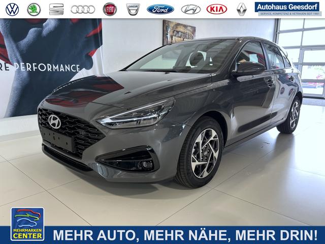 Lagerfahrzeug Hyundai i30 - GO 1.0 T-GDI 73 kW (100 PS) 2-Zonen-Klimaautomatik, Einparkhilfe vorne und hinten, Rückfahrkamera, LED-Scheinwerfer, Sitzheizung, Lenkradheizung, Navigationssystem, Radio mit DAB, Apple CarPlay, Android Auto, 16 Zoll Leichtmetallfelgen, uvm.