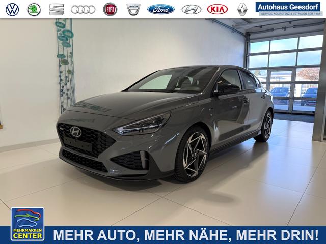 Lagerfahrzeug Hyundai i30 - N Line 1.5 T-GDI DCT 48V 103 kW (140 PS) Adaptiver Tempomat, Sitz-Paket, Lenkradheizung, Sitzheizung, 2-Zonen-Klimaautomatik, DAB, Apple CarPlay, Android Auto, Navigationssystem, Regensensor, 18 Zoll Leichtmetallfelgen, uvm.