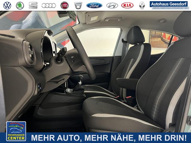 Lagerfahrzeug Hyundai i10 - GO  1.2 AMT 58 kW (79 PS) Klimaautomatik, Navigationssystem, Apple CarPlay & Android Auto, Sitzheizung, Lenkradheizung, Einparkhilfe hinten, R&uuml;ckfahrkamera, Privacy Glass, 15" Leichtmetallfelgen, uvm.