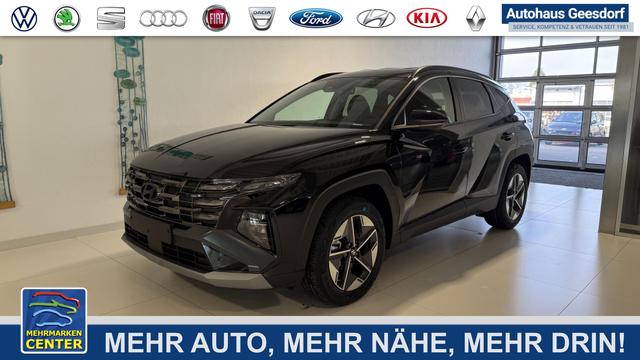 Lagerfahrzeug Hyundai TUCSON - GO  1.6 T-GDI Hybrid 4WD AT 176kW / 239PS 2-Zonen-Klimaautomatik, Sitzheizung, Lenkradheizung, Navigationssystem, DAB, Android Auto, Apple CarPlay, R&uuml;ckfahrkamera, Einparkhilfe vorne und hinten, 18 Zoll Leichtmetallfelgen, uvm.