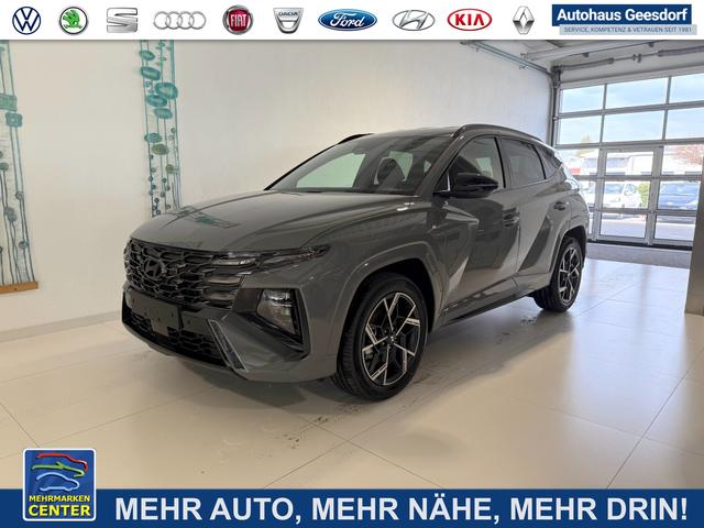 Lagerfahrzeug Hyundai TUCSON - N Line 1.6 T-GDI Hybrid 4WD AT 176kW / 239PS 2-Zonen-Klimaautomatik, Sitzheizung, Lenkradheizung, Navigationssystem, DAB, Android Auto, Apple CarPlay, R&uuml;ckfahrkamera, Head-up Display, Krell Sound System, 19 Zoll Leichtmetallfelgen, uvm.