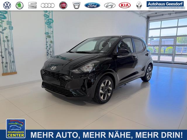 Lagerfahrzeug Hyundai i10 - GO  1.2 MT 58 kW (79 PS) Klimaautomatik, Navigationssystem, Apple CarPlay & Android Auto, Sitzheizung, Lenkradheizung, Einparkhilfe hinten, R&uuml;ckfahrkamera, Privacy Glass, 15" Leichtmetallfelgen, uvm.